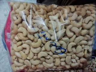 CASHEW NUTS FOR SALE. WHATSAP +255764365222