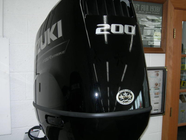new-inboard-engine-and-outboard-engines-for-boating-50-1000-hp-big-2