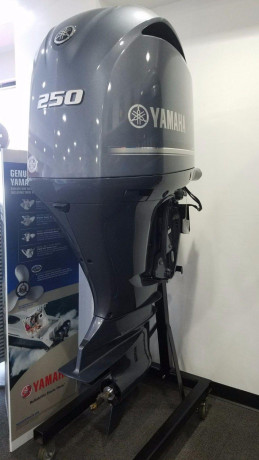 new-inboard-engine-and-outboard-engines-for-boating-50-1000-hp-big-4