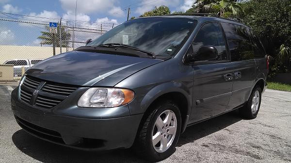 2006-dodge-caravan-sxt-big-0