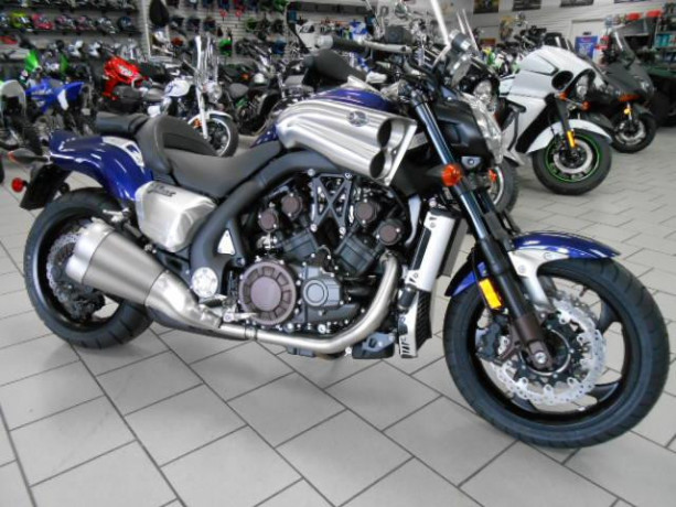 new-2016-yamaha-vmax-vmx17-big-0